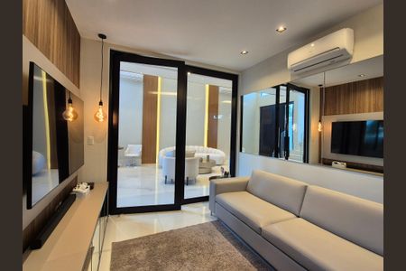 Casa de condomínio à venda com 300m², 4 quartos e 1 vagaSuite 1