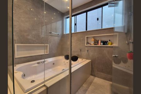 Casa de condomínio à venda com 300m², 4 quartos e 1 vagaBanheiro da Suíte 2