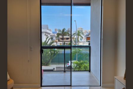 Casa de condomínio à venda com 300m², 4 quartos e 1 vagaSuite 2 - sacada