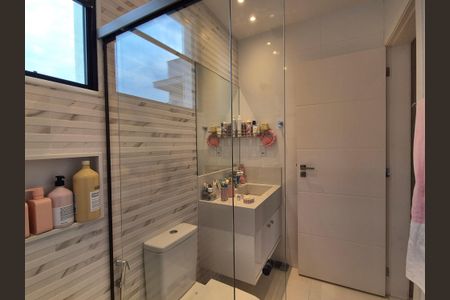 Casa de condomínio à venda com 300m², 4 quartos e 1 vagaBanheiro da Suíte 4