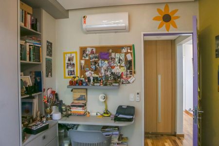 Casa de condomínio à venda com 250m², 3 quartos e 2 vagas Casa de condomínio à venda com 250m², 3 quartos e 2 vagasQuarto