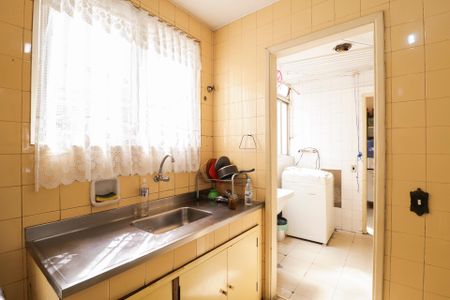 Apartamento à venda com 145m², 3 quartos e 1 vaga Apartamento à venda com 145m², 3 quartos e 1 vagaCozinha e Área de Serviço