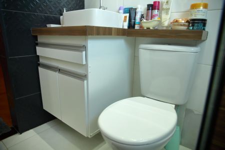 Apartamento à venda com 66m², 2 quartos e sem vagaBanheiro