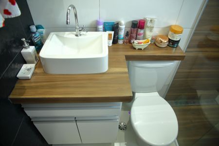 Apartamento à venda com 66m², 2 quartos e sem vagaBanheiro