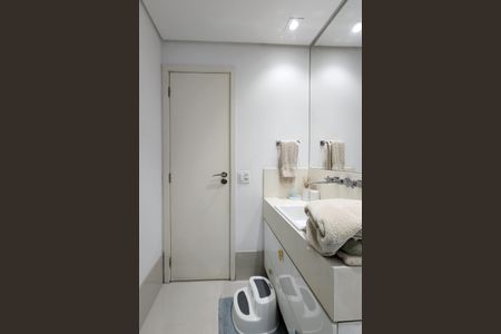 Apartamento à venda com 242m², 4 quartos e 3 vagas Apartamento à venda com 242m², 4 quartos e 3 vagasBanheiro da Suíte 3