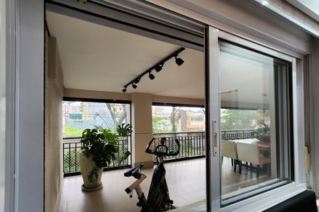 Apartamento à venda com 242m², 4 quartos e 3 vagas Apartamento à venda com 242m², 4 quartos e 3 vagasVista da Suíte 1