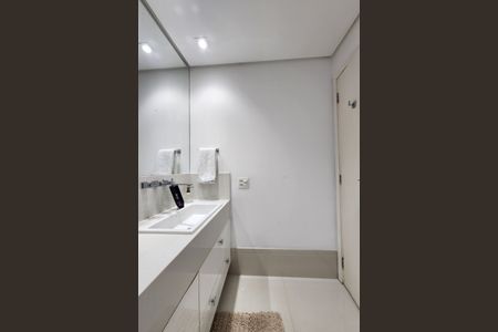 Apartamento à venda com 242m², 4 quartos e 3 vagas Apartamento à venda com 242m², 4 quartos e 3 vagasBanheiro da Suíte 4