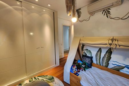 Apartamento à venda com 242m², 4 quartos e 3 vagas Apartamento à venda com 242m², 4 quartos e 3 vagasSuíte 3