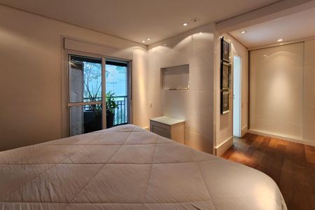 Apartamento à venda com 242m², 4 quartos e 3 vagas Apartamento à venda com 242m², 4 quartos e 3 vagasSuíte 2