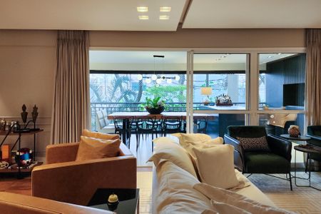 Apartamento à venda com 242m², 4 quartos e 3 vagas Apartamento à venda com 242m², 4 quartos e 3 vagasSala