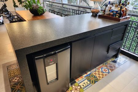 Apartamento à venda com 242m², 4 quartos e 3 vagas Apartamento à venda com 242m², 4 quartos e 3 vagasVaranda Gourmet