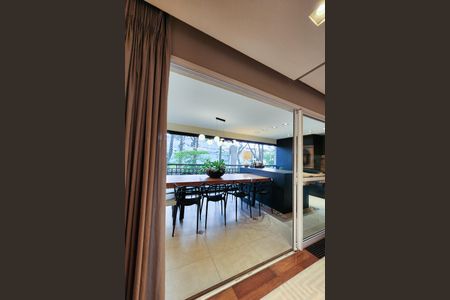 Apartamento à venda com 242m², 4 quartos e 3 vagas Apartamento à venda com 242m², 4 quartos e 3 vagasVaranda Gourmet