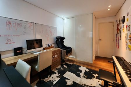 Apartamento à venda com 242m², 4 quartos e 3 vagas Apartamento à venda com 242m², 4 quartos e 3 vagasSuíte 1