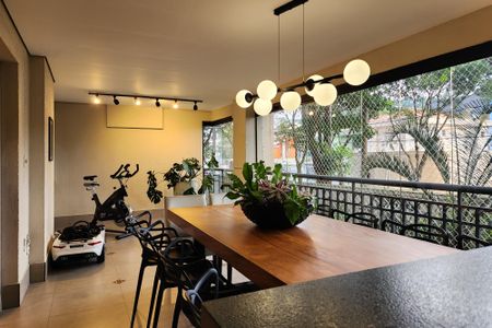 Apartamento à venda com 242m², 4 quartos e 3 vagas Apartamento à venda com 242m², 4 quartos e 3 vagasVaranda Gourmet