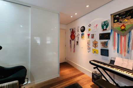 Apartamento à venda com 242m², 4 quartos e 3 vagas Apartamento à venda com 242m², 4 quartos e 3 vagasSuíte 1