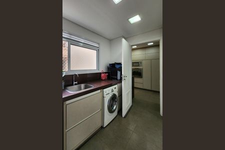 Apartamento à venda com 242m², 4 quartos e 3 vagas Apartamento à venda com 242m², 4 quartos e 3 vagasÁrea de Serviço
