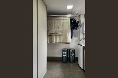 Apartamento à venda com 242m², 4 quartos e 3 vagas Apartamento à venda com 242m², 4 quartos e 3 vagasÁrea de Serviço