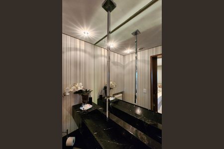 Apartamento à venda com 242m², 4 quartos e 3 vagas Apartamento à venda com 242m², 4 quartos e 3 vagasLavabo