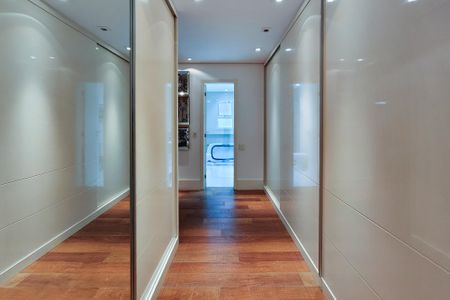 Apartamento à venda com 242m², 4 quartos e 3 vagas Apartamento à venda com 242m², 4 quartos e 3 vagasSuíte 2