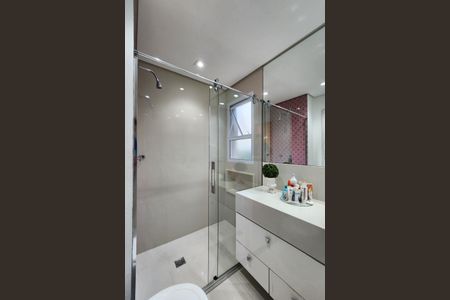 Apartamento à venda com 242m², 4 quartos e 3 vagas Apartamento à venda com 242m², 4 quartos e 3 vagasBanheiro da Suíte 4