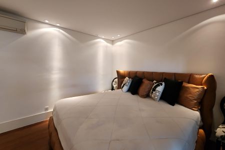 Apartamento à venda com 242m², 4 quartos e 3 vagas Apartamento à venda com 242m², 4 quartos e 3 vagasSuíte 2