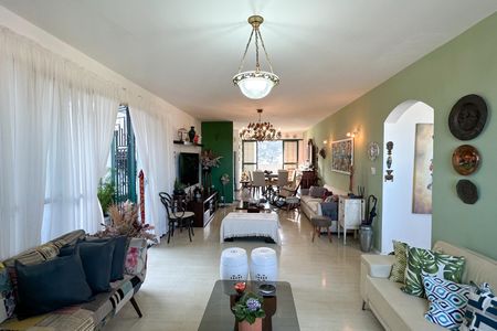 Apartamento à venda com 450m², 4 quartos e sem vaga Apartamento à venda com 450m², 4 quartos e sem vagaSala