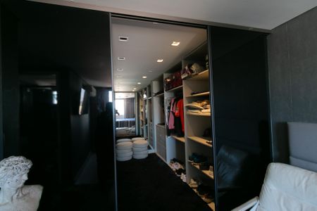 Apartamento à venda com 270m², 3 quartos e 3 vagasCloset