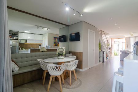 Casa à venda com 160m², 3 quartos e 2 vagas Casa à venda com 160m², 3 quartos e 2 vagasSala