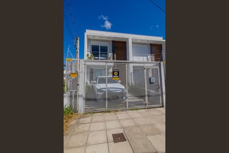 Casa à venda com 160m², 3 quartos e 2 vagas Casa à venda com 160m², 3 quartos e 2 vagasFachada