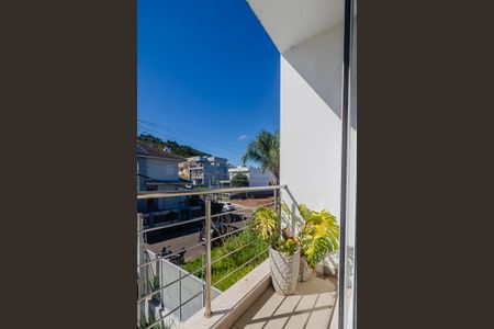 Casa à venda com 160m², 3 quartos e 2 vagas Casa à venda com 160m², 3 quartos e 2 vagasSuíte  - Varanda
