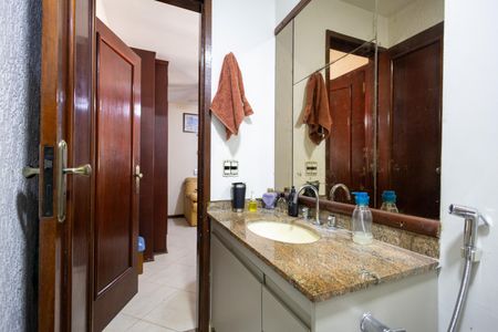 Apartamento à venda com 225m², 5 quartos e 4 vagasBanheiro Suite 4