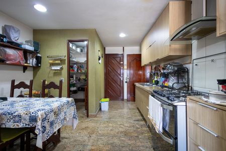 Apartamento à venda com 225m², 5 quartos e 4 vagasCozinha