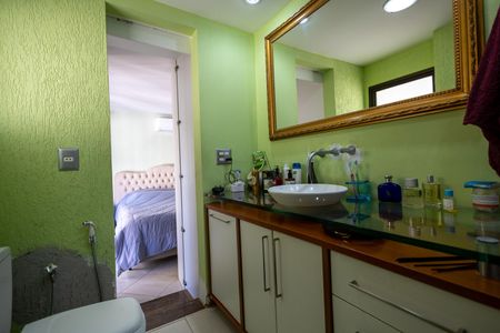 Apartamento à venda com 225m², 5 quartos e 4 vagasBanheiro Suite 2