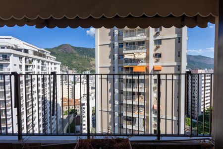 Apartamento à venda com 225m², 5 quartos e 4 vagasQuarto Suite 2 Varanda