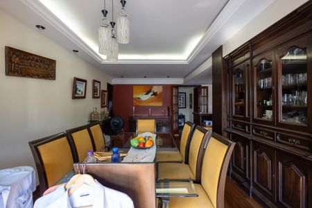 Apartamento à venda com 225m², 5 quartos e 4 vagasSala