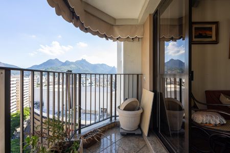 Apartamento à venda com 225m², 5 quartos e 4 vagasQuarto 5 Varanda