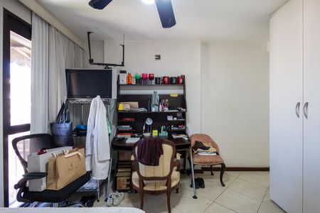 Apartamento à venda com 225m², 5 quartos e 4 vagasQuarto Suite