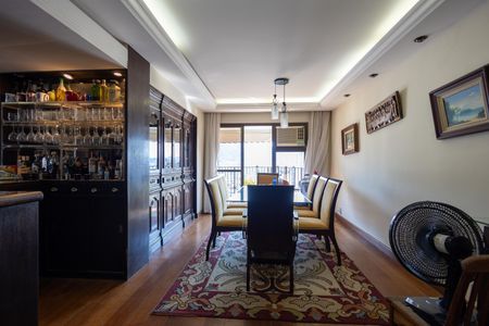 Apartamento à venda com 225m², 5 quartos e 4 vagasSala