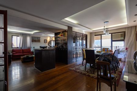 Apartamento à venda com 225m², 5 quartos e 4 vagasSala