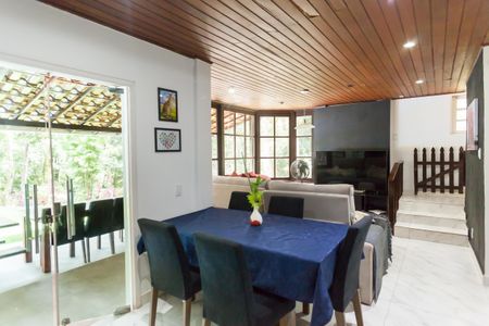 Casa de condomínio à venda com 200m², 3 quartos e 5 vagas Casa de condomínio à venda com 200m², 3 quartos e 5 vagasSala de Jantar