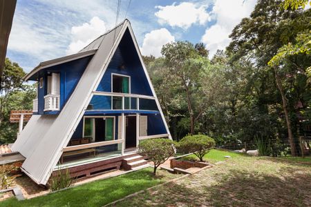 Casa de condomínio à venda com 200m², 3 quartos e 5 vagas Casa de condomínio à venda com 200m², 3 quartos e 5 vagasFachada