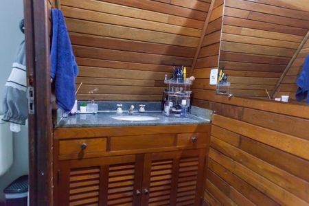 Casa de condomínio à venda com 200m², 3 quartos e 5 vagas Casa de condomínio à venda com 200m², 3 quartos e 5 vagasBanheiro da Suíte