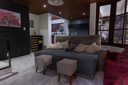 Casa de condomínio à venda com 200m², 3 quartos e 5 vagas Casa de condomínio à venda com 200m², 3 quartos e 5 vagasSala de TV