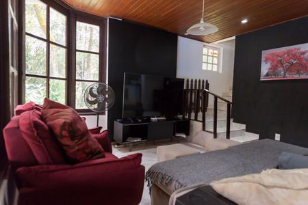 Casa de condomínio à venda com 200m², 3 quartos e 5 vagas Casa de condomínio à venda com 200m², 3 quartos e 5 vagasSala de TV tv
