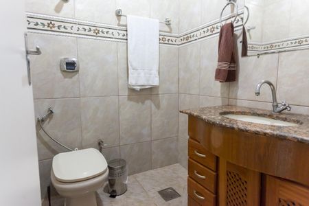 Casa de condomínio à venda com 200m², 3 quartos e 5 vagas Casa de condomínio à venda com 200m², 3 quartos e 5 vagasBanheiro da Suíte