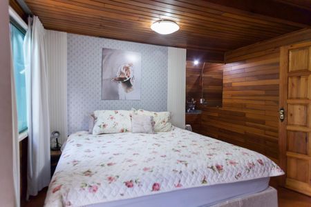 Casa de condomínio à venda com 200m², 3 quartos e 5 vagas Casa de condomínio à venda com 200m², 3 quartos e 5 vagasSuíte
