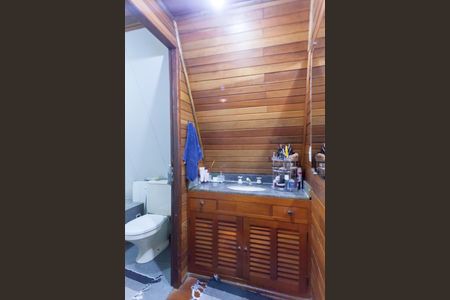 Casa de condomínio à venda com 200m², 3 quartos e 5 vagas Casa de condomínio à venda com 200m², 3 quartos e 5 vagasBanheiro da Suíte