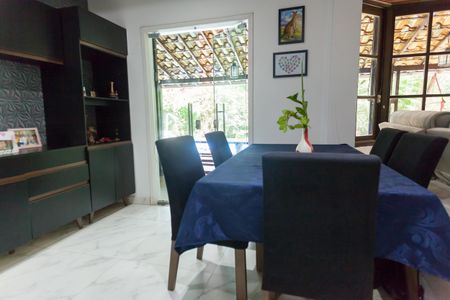 Casa de condomínio à venda com 200m², 3 quartos e 5 vagas Casa de condomínio à venda com 200m², 3 quartos e 5 vagasSala de Jantar