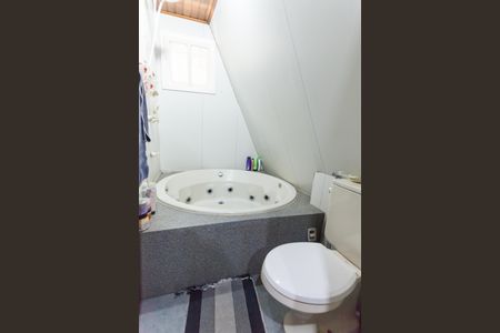 Casa de condomínio à venda com 200m², 3 quartos e 5 vagas Casa de condomínio à venda com 200m², 3 quartos e 5 vagasBanheiro da Suíte