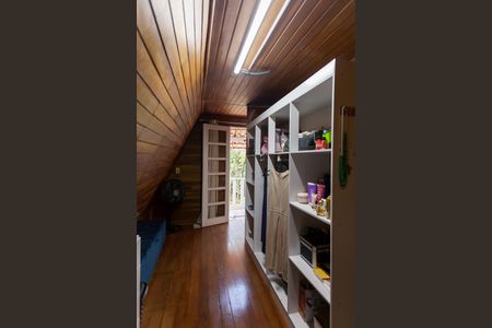Casa de condomínio à venda com 200m², 3 quartos e 5 vagas Casa de condomínio à venda com 200m², 3 quartos e 5 vagasCloset da Suíte